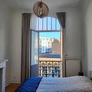 Bed & Blockchain Private With Shared Bathroom Bruxelles